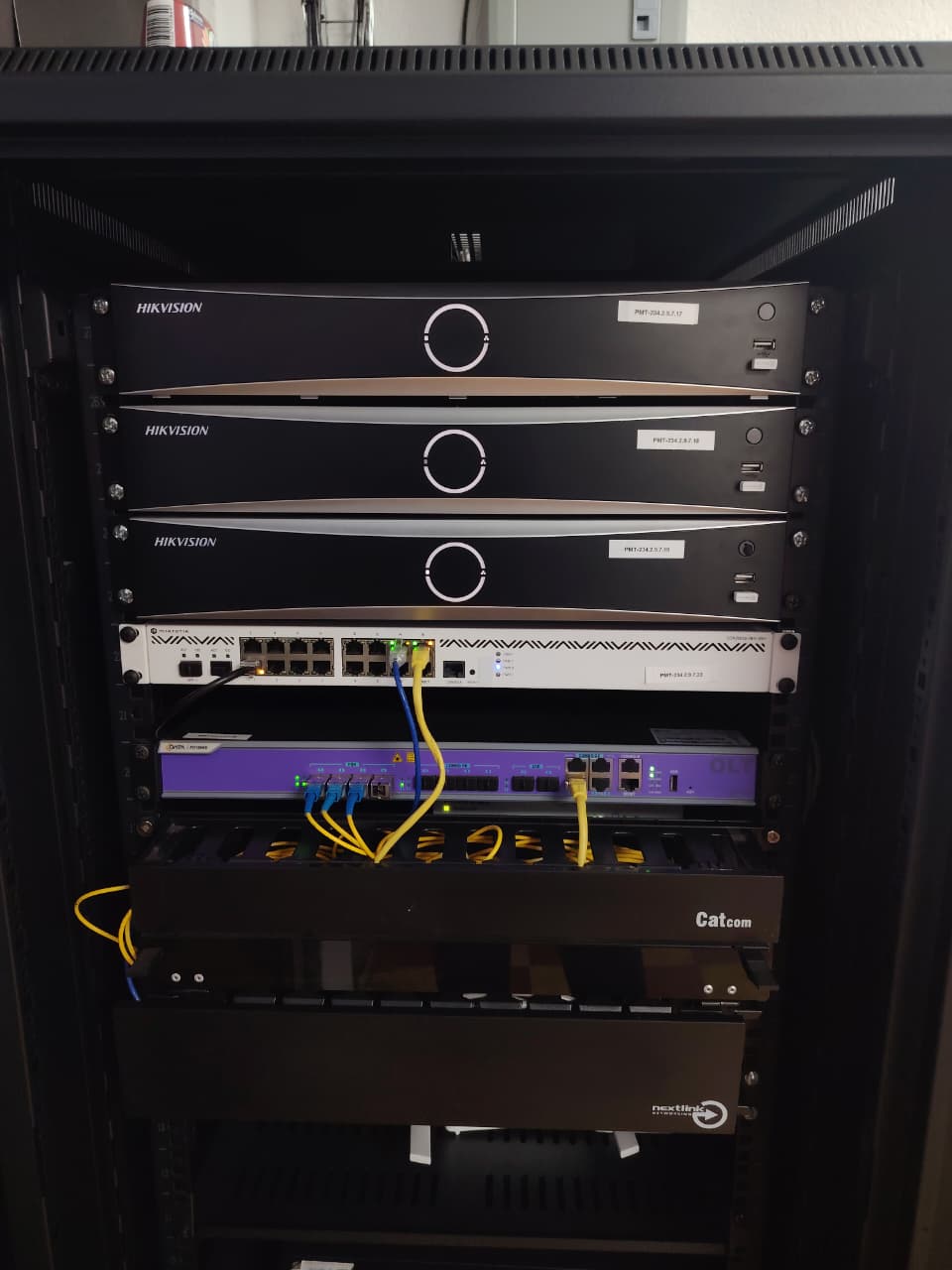 Rack y centro de monitoreo instalado por IA-Link